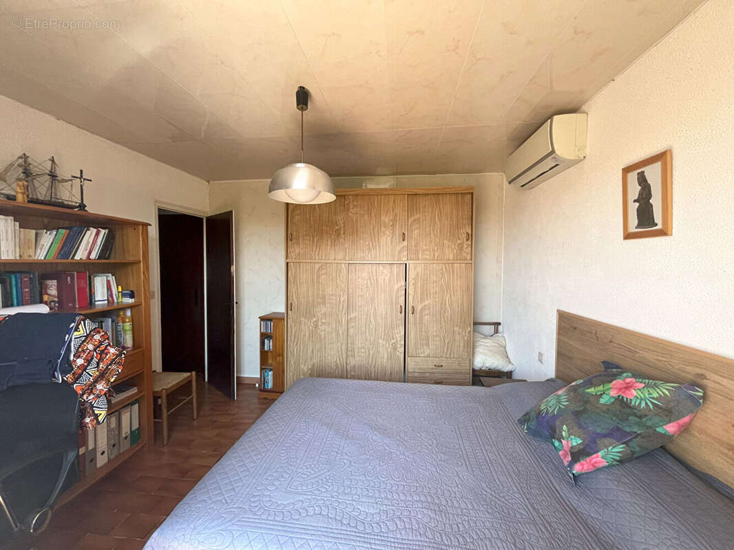 Maison à SAINT-MITRE-LES-REMPARTS