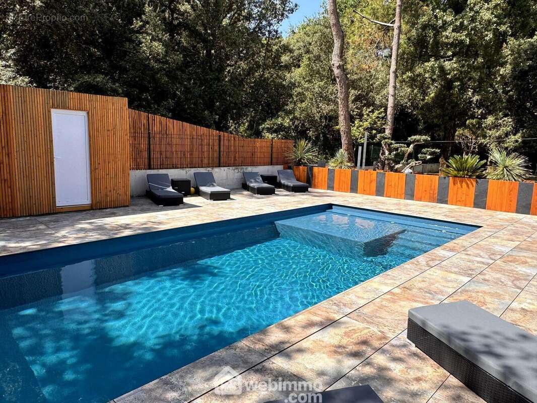 Piscine neuve sur un beau terrain au calme. - Maison à JARD-SUR-MER