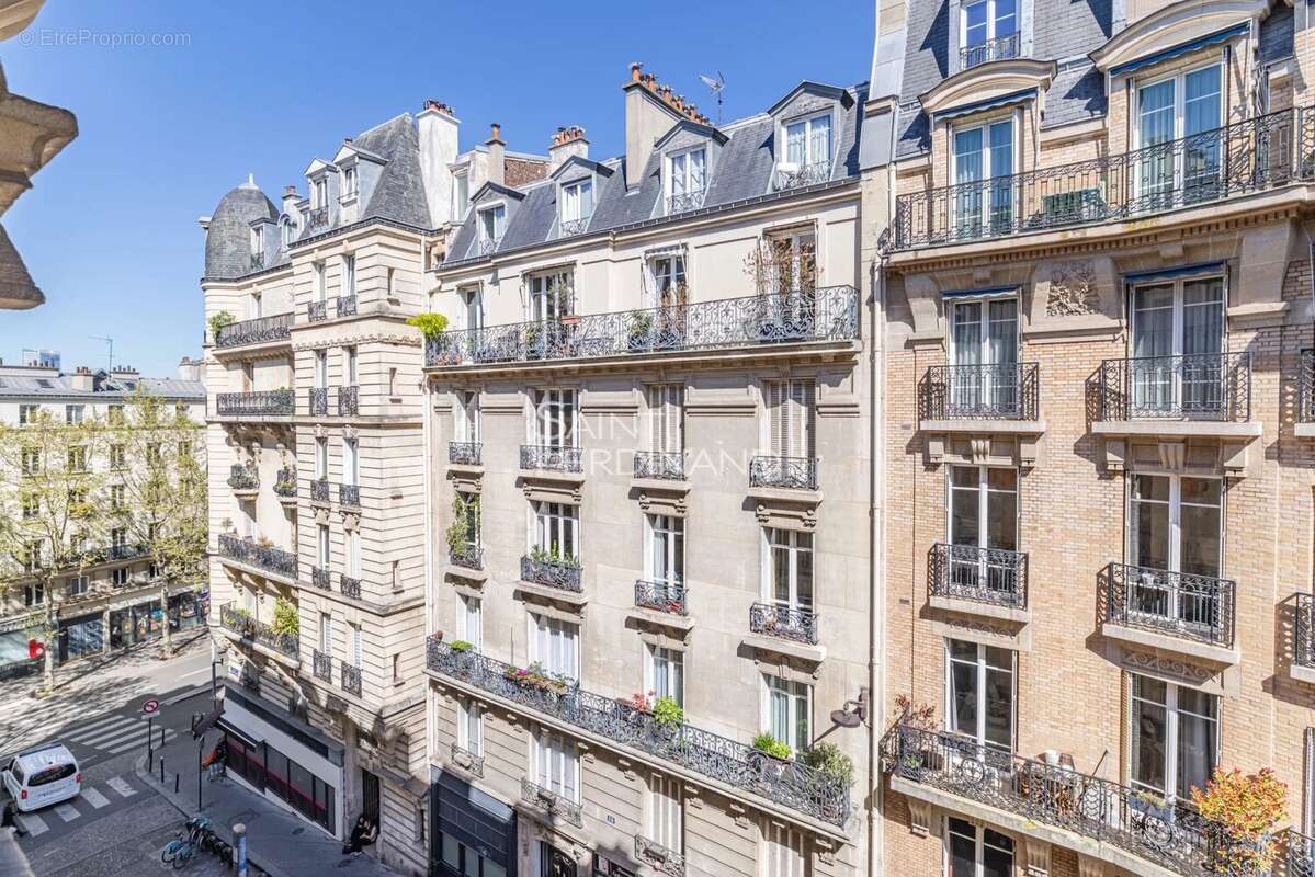 Appartement à PARIS-18E