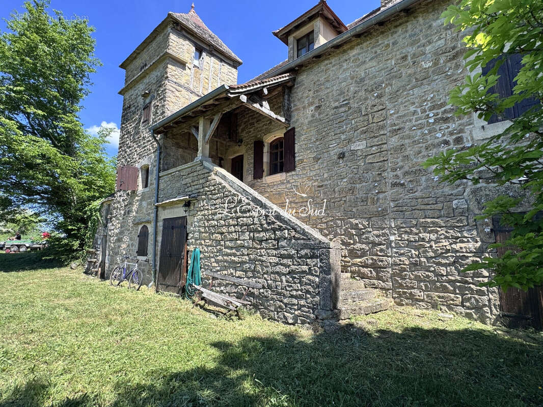 Escaliers et pigeonnier