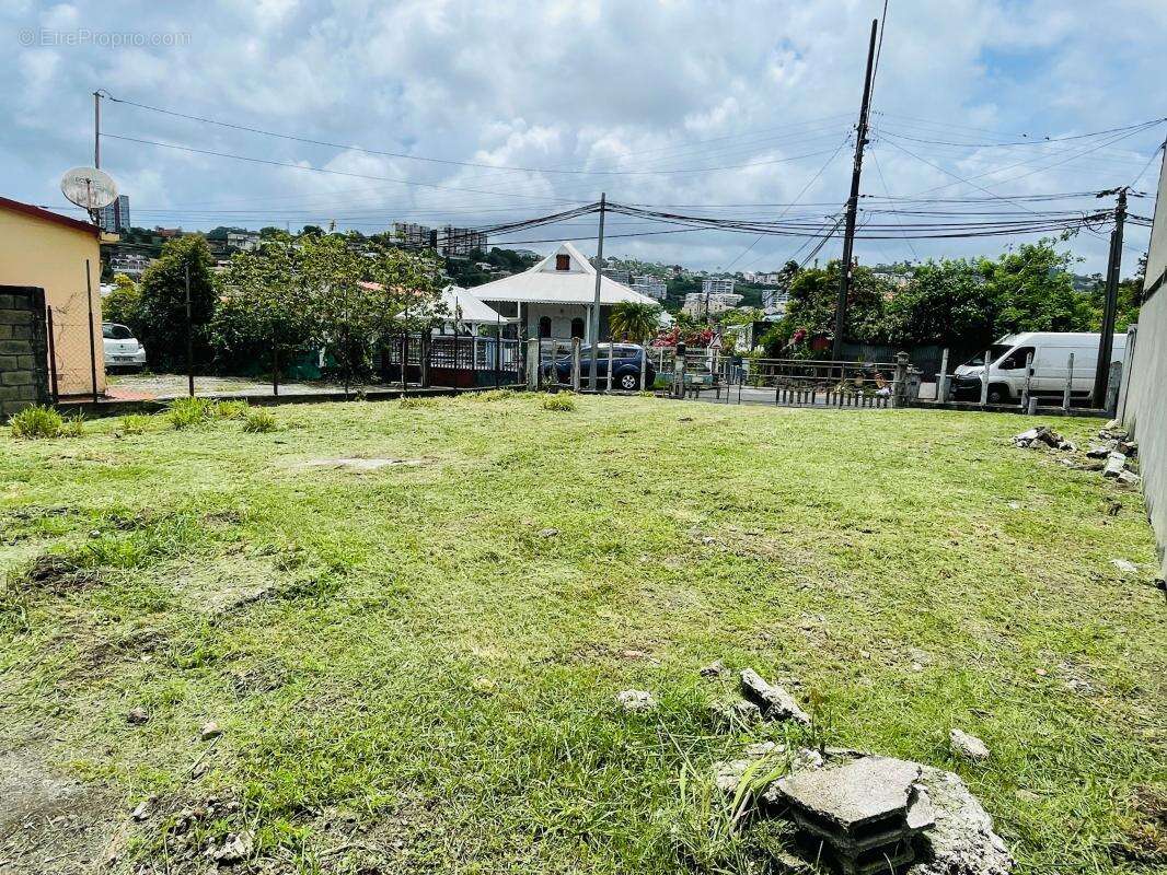 Terrain à FORT-DE-FRANCE