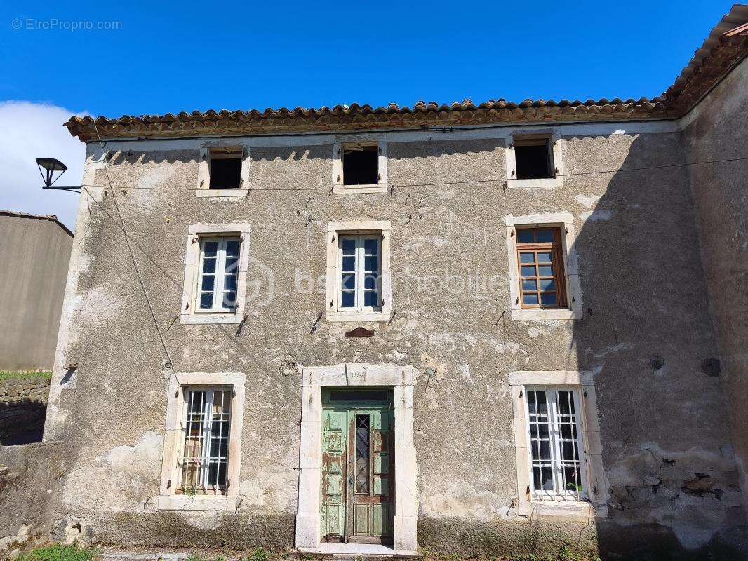 Maison a renover avec grand garage et exterieur - photo 17