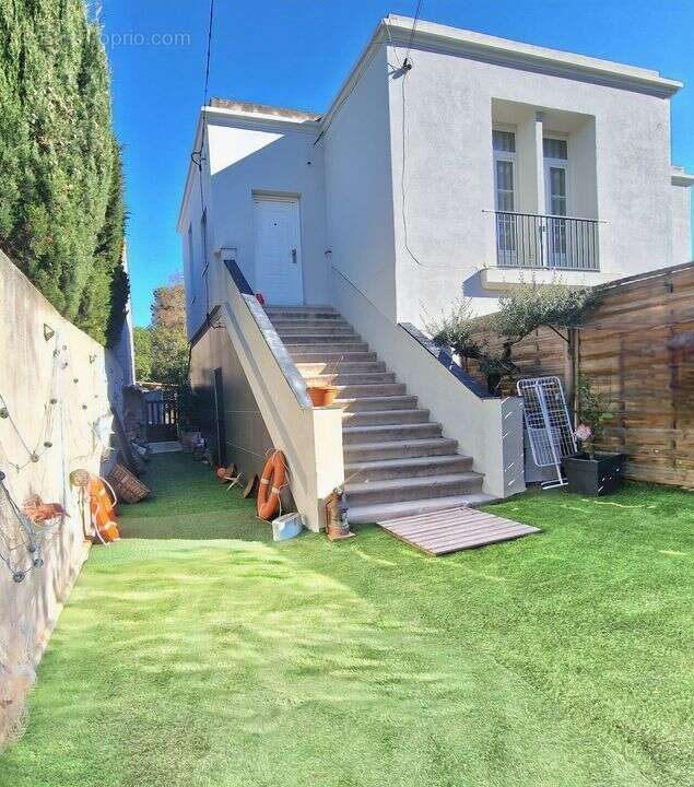 Marseille 12ème - Bas de villa T3 à vendre - 2 chambres - - Maison à MARSEILLE-12E