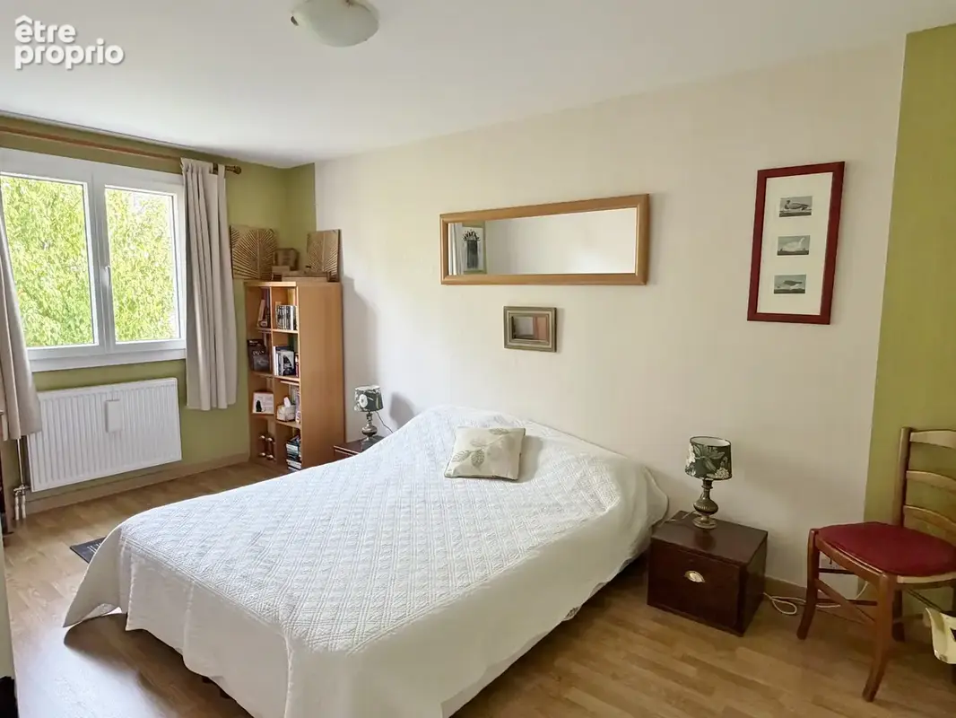 CRAPONNE proche du centre et au calme, belle maison de 124 m2 avec 4 chambres sur terrain de 427 m2 - photo 11