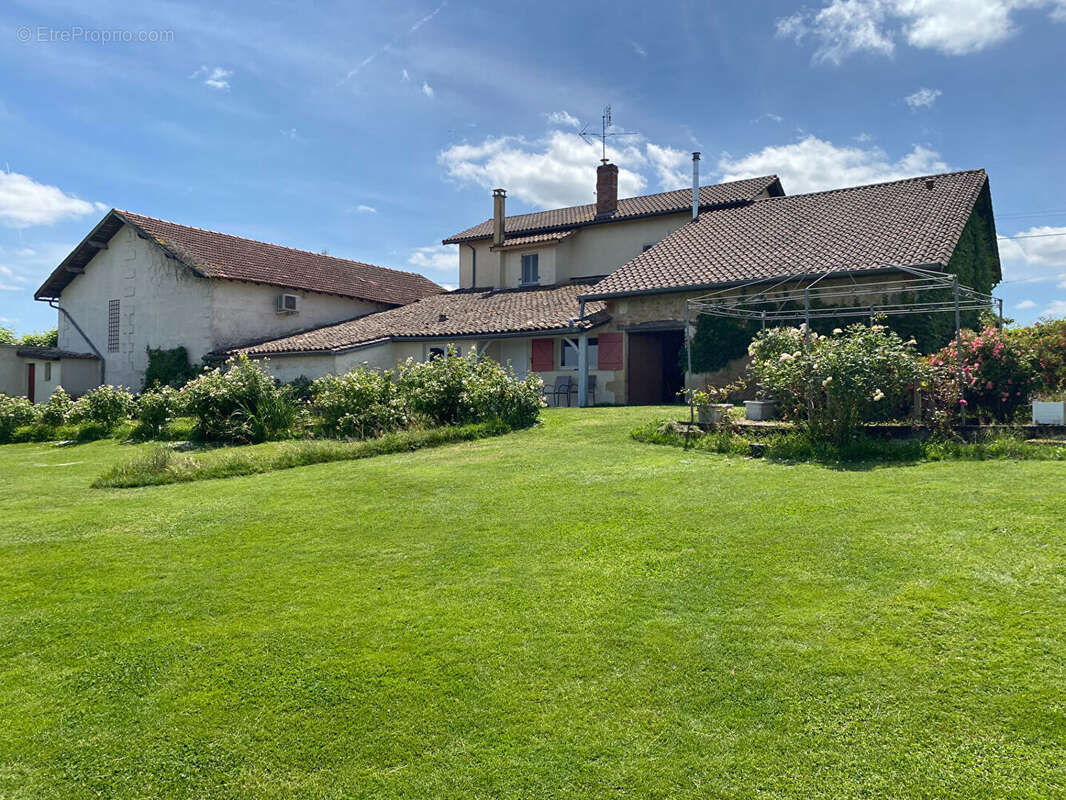 Maison à GENSAC