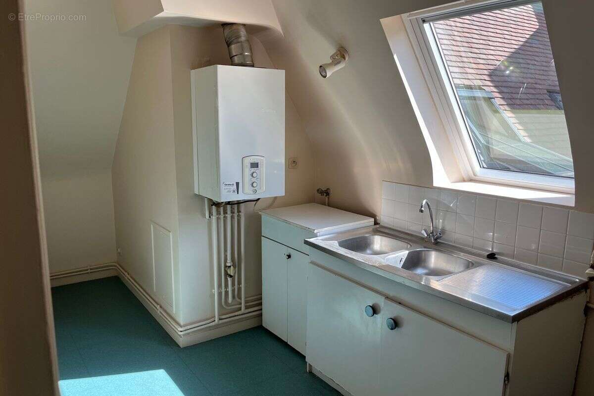 Loches - Proche de la Cité Royale - Appartement T3 - photo 4