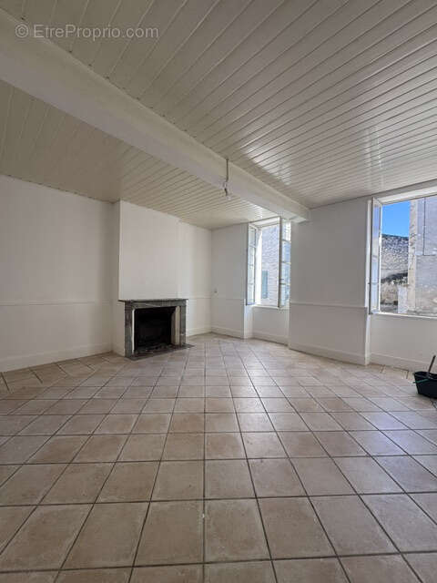 Maison pierre 108 m2 + cour + garage - photo 2
