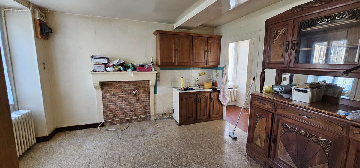 Maison à COURCELLES