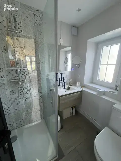Maison de village avec terrasses et jardin. - photo 11