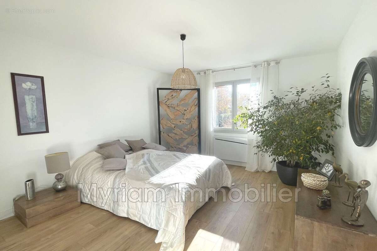 Maison à SAINT-CEZAIRE-SUR-SIAGNE