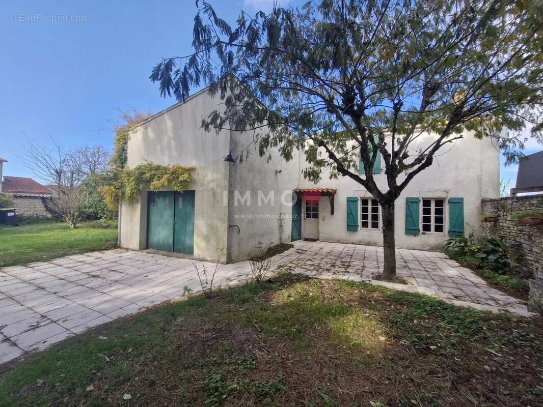 Maison à CROIX-CHAPEAU