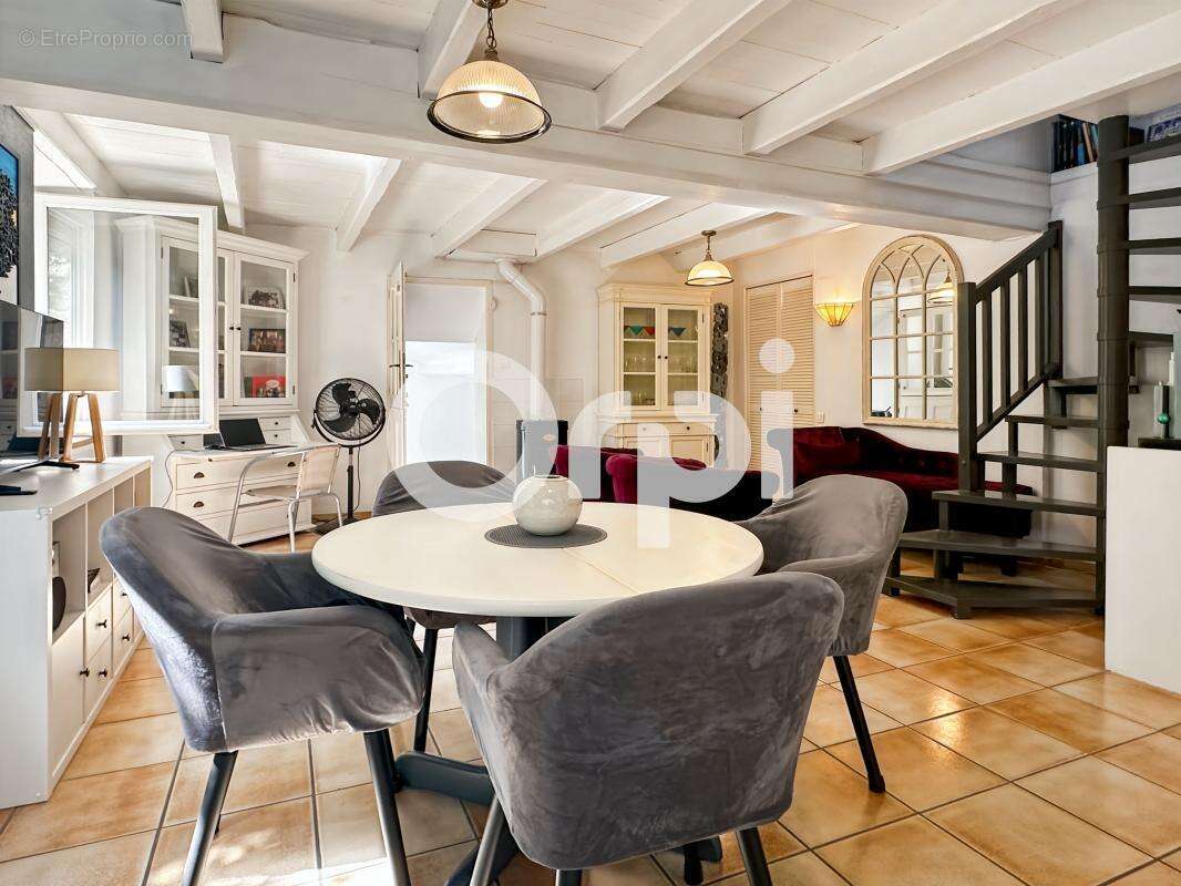 Grande maison dans village classé, avec cour arborée, proche Vallon Pont d'Arc - photo 7