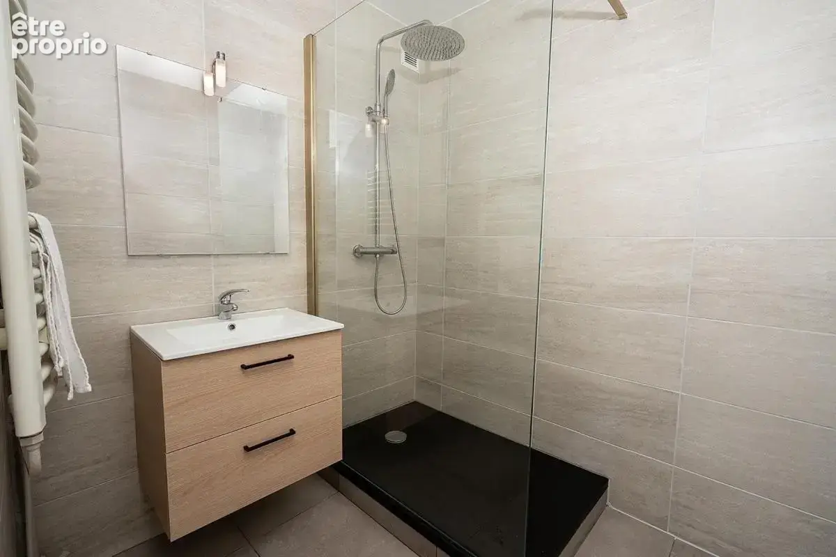 Idéal  investisseur : joli appartement rénové rue des touristes possibilité obtenir un garage supplémentaire actuellement loué 8 - photo 11