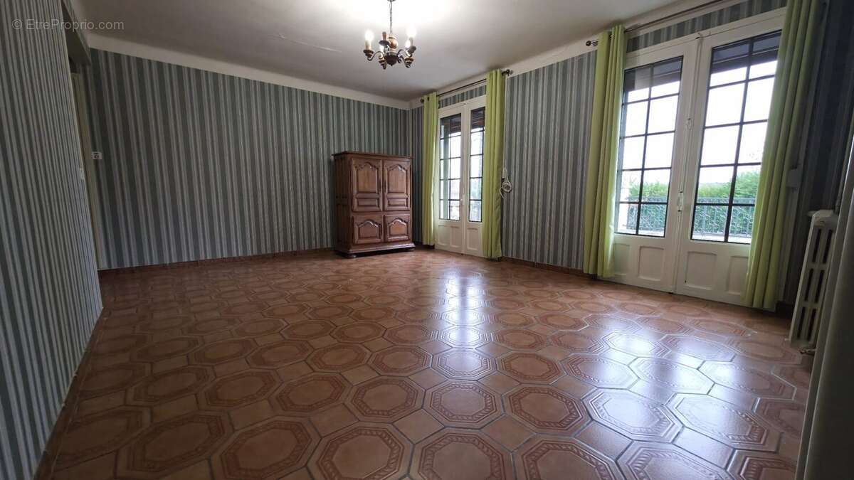 Maison à COUCY-LE-CHATEAU-AUFFRIQUE