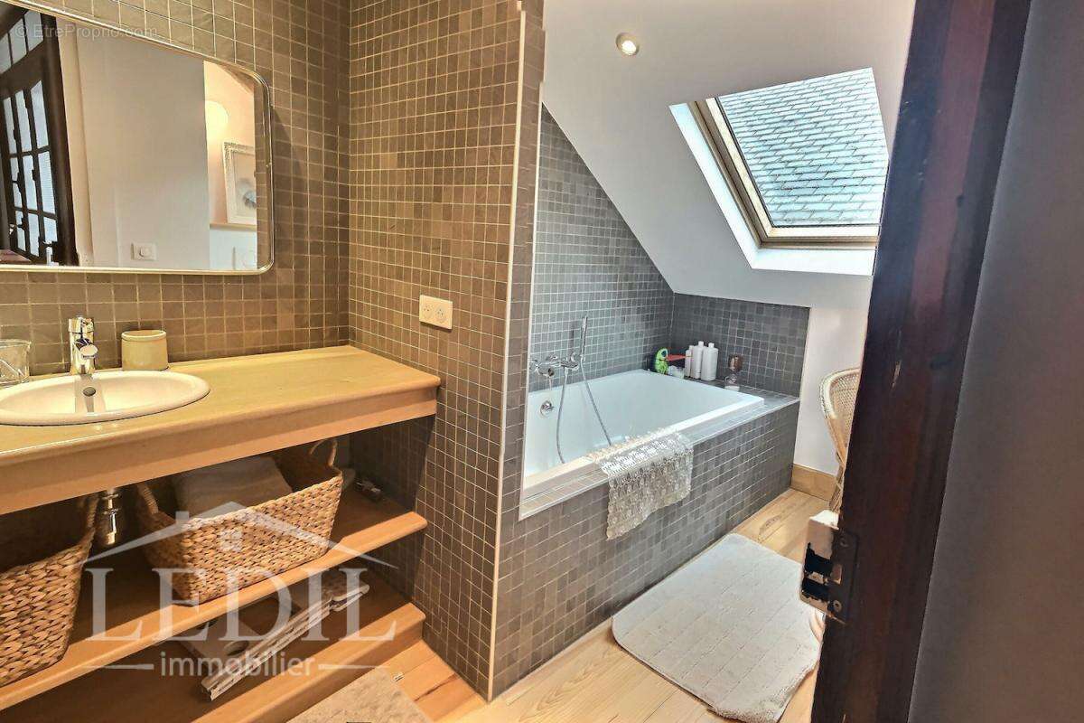 Élégant duplex de caractère avec terrasse et vue sur les montagnes - photo 7