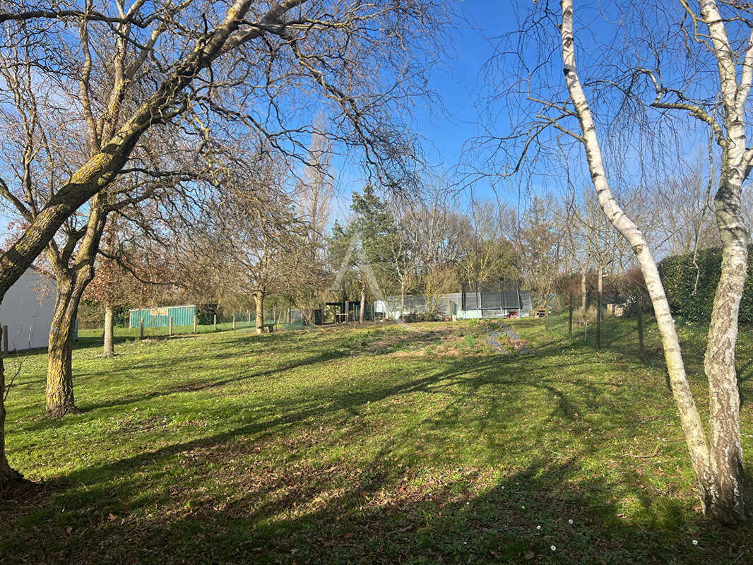Terrain à LE GUE-DE-VELLUIRE
