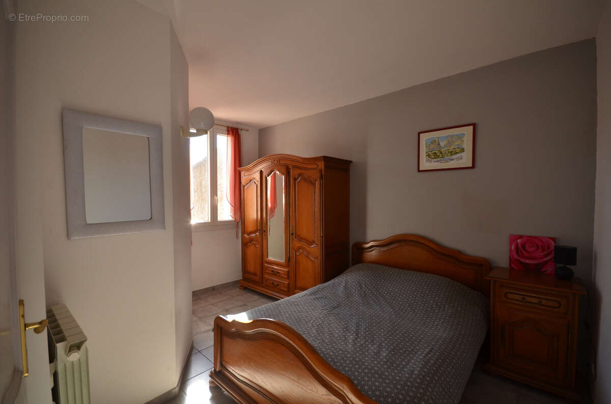 Appartement à LES SALLES-SUR-VERDON