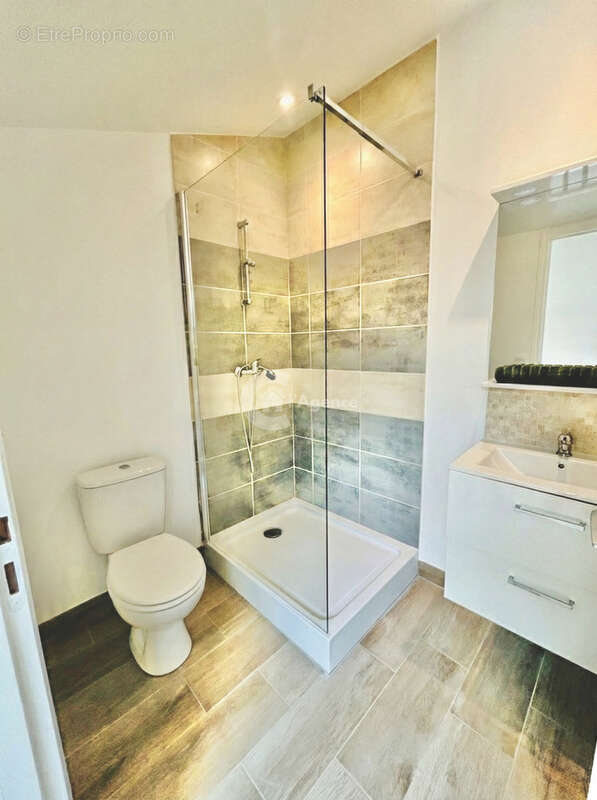 Appartement à VALLAURIS