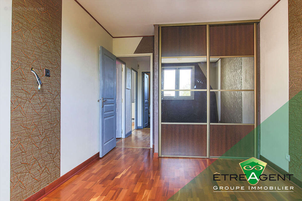 Appartement à ISSOU