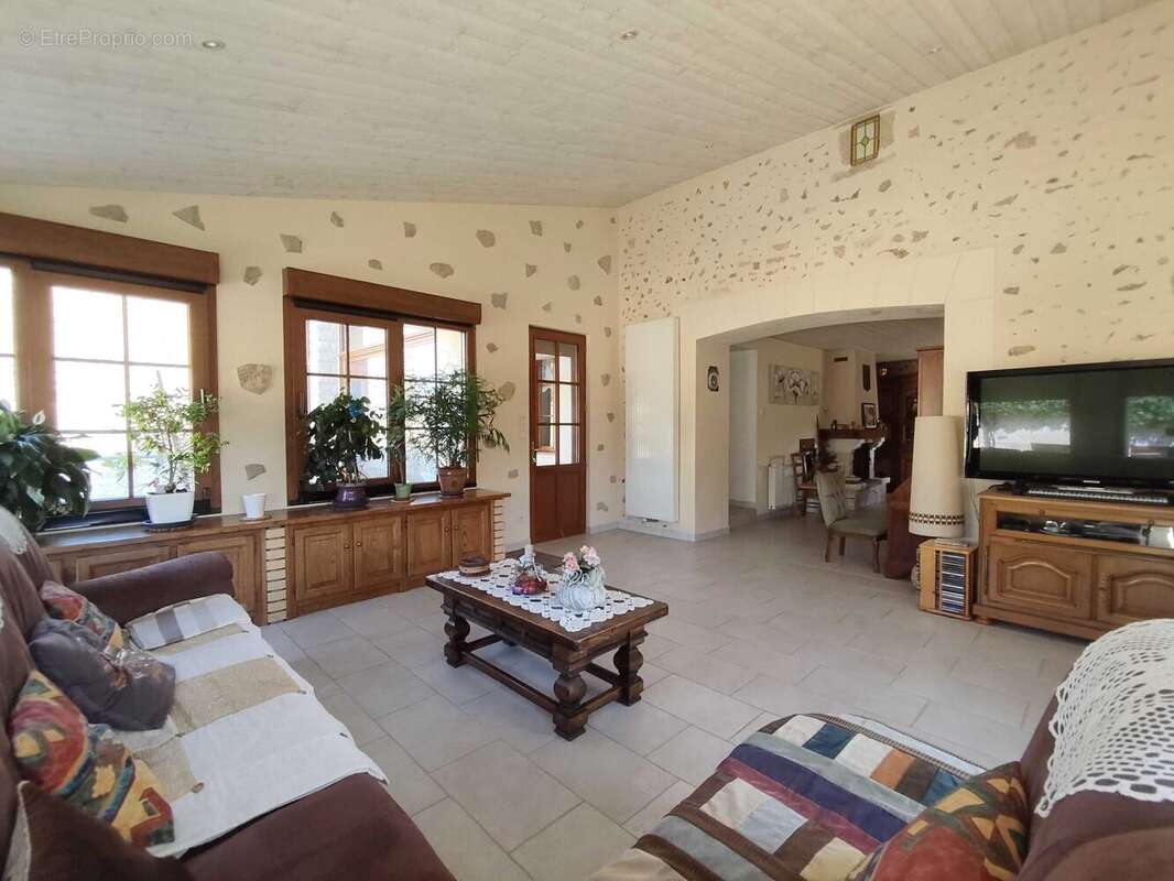 Maison à CHASSENEUIL-SUR-BONNIEURE