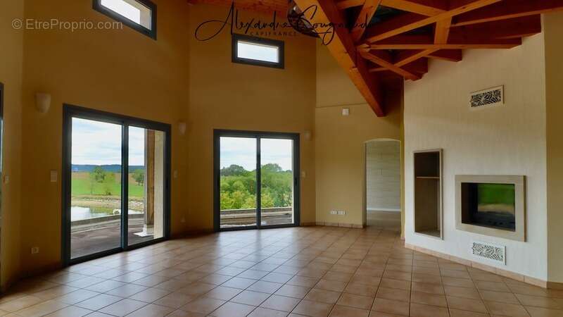 A vendre - CAHUZAC (81) - Maison contemporaine 145 m² avec sous-sol complet, terrain de 1700 m² et vue imprenable sur le lac - photo 2