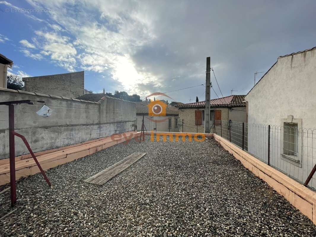 Commerce à LESPIGNAN