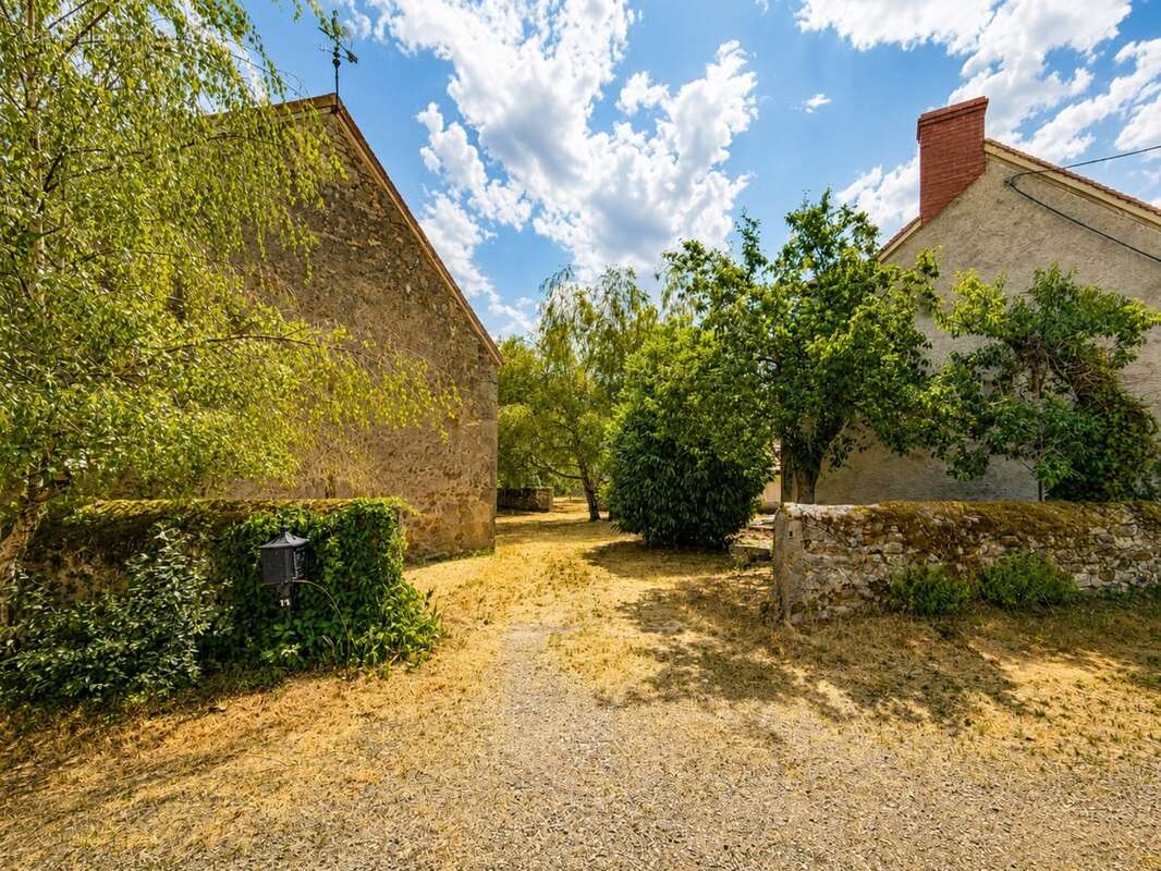 Propriété de charme, dépendances et 2 hectares de nature aux portes de la forêt de Tronçais - photo 17