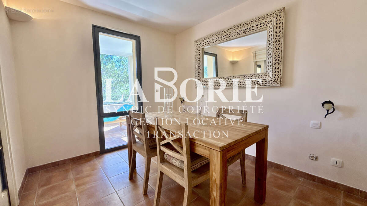 Appartement T3 d'exception au Golf de Saumane   Deux terrasses avec vue  sur les Roches de Fontaine-de-Vauclus - photo 5