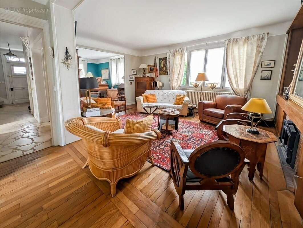 Maison 190 m² à Saint-Cyr-L'ecole  - photo 4