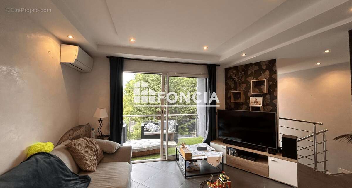 Maison contemporaine T5 de 2016 – 3 niveaux – Pompe à chaleur – Garage – Terrain de 733 m² - photo 6