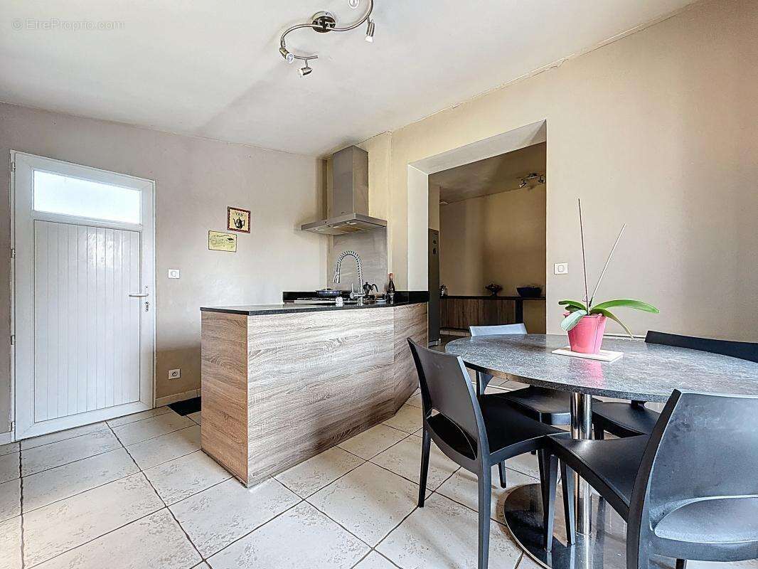 Maison à SALAISE-SUR-SANNE