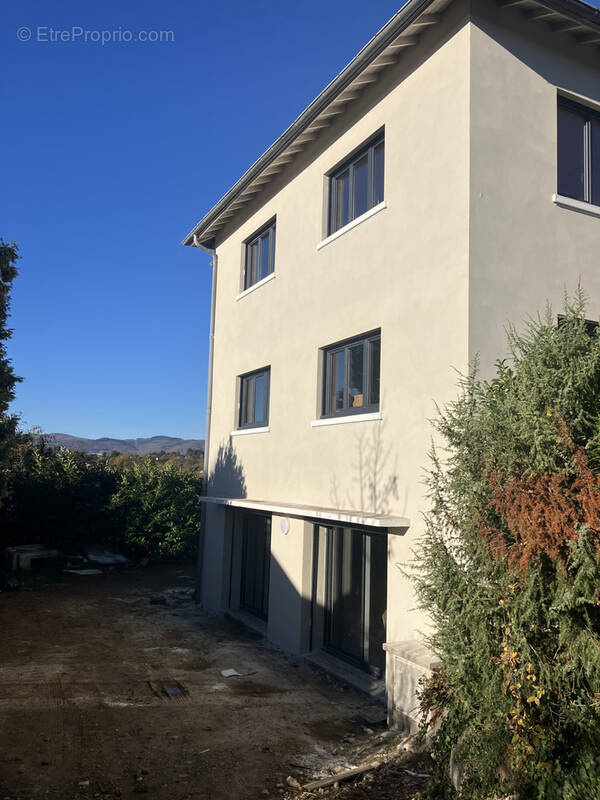 Appartement à CHARBONNIERES-LES-BAINS