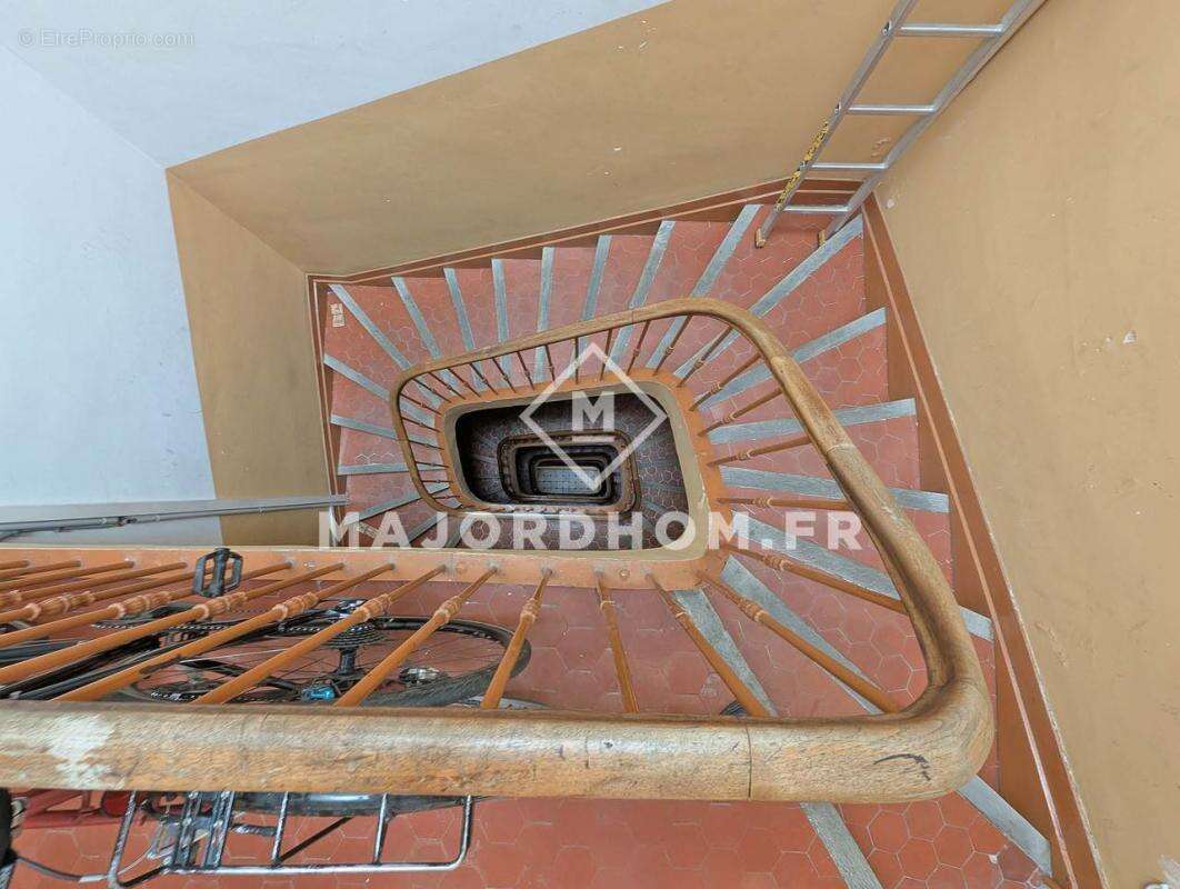 Appartement à MARSEILLE-5E