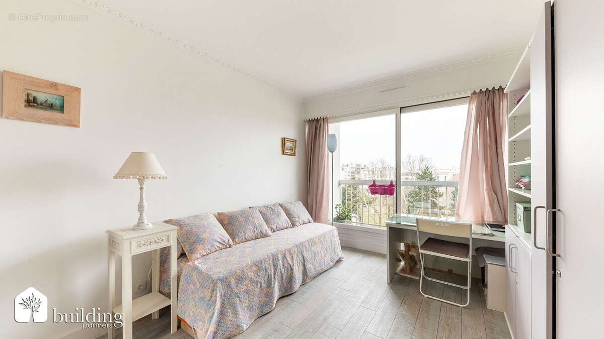 Appartement à COURBEVOIE