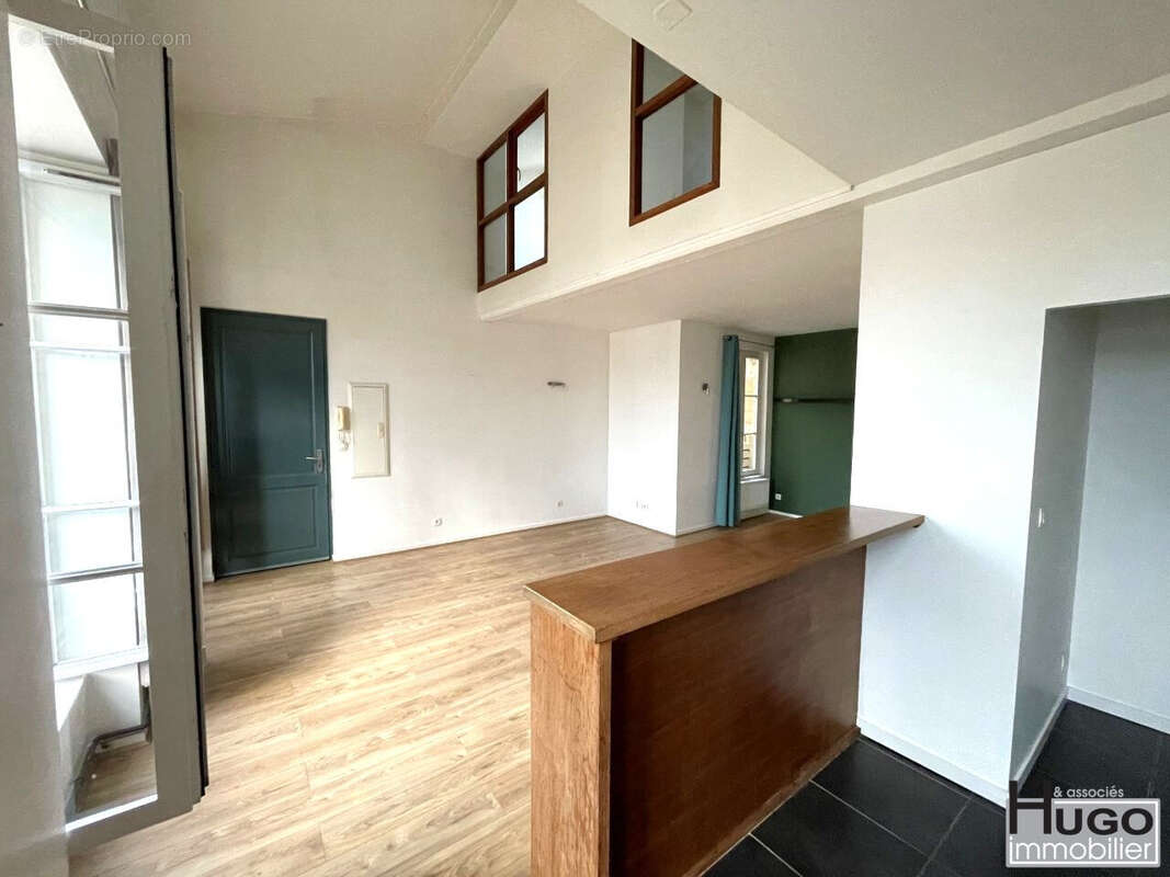 Déjà vendu par l'agence !!! bordeaux- proche du lycee montaigne et de la victoire- appartement t2 duplex libre ! - photo 2