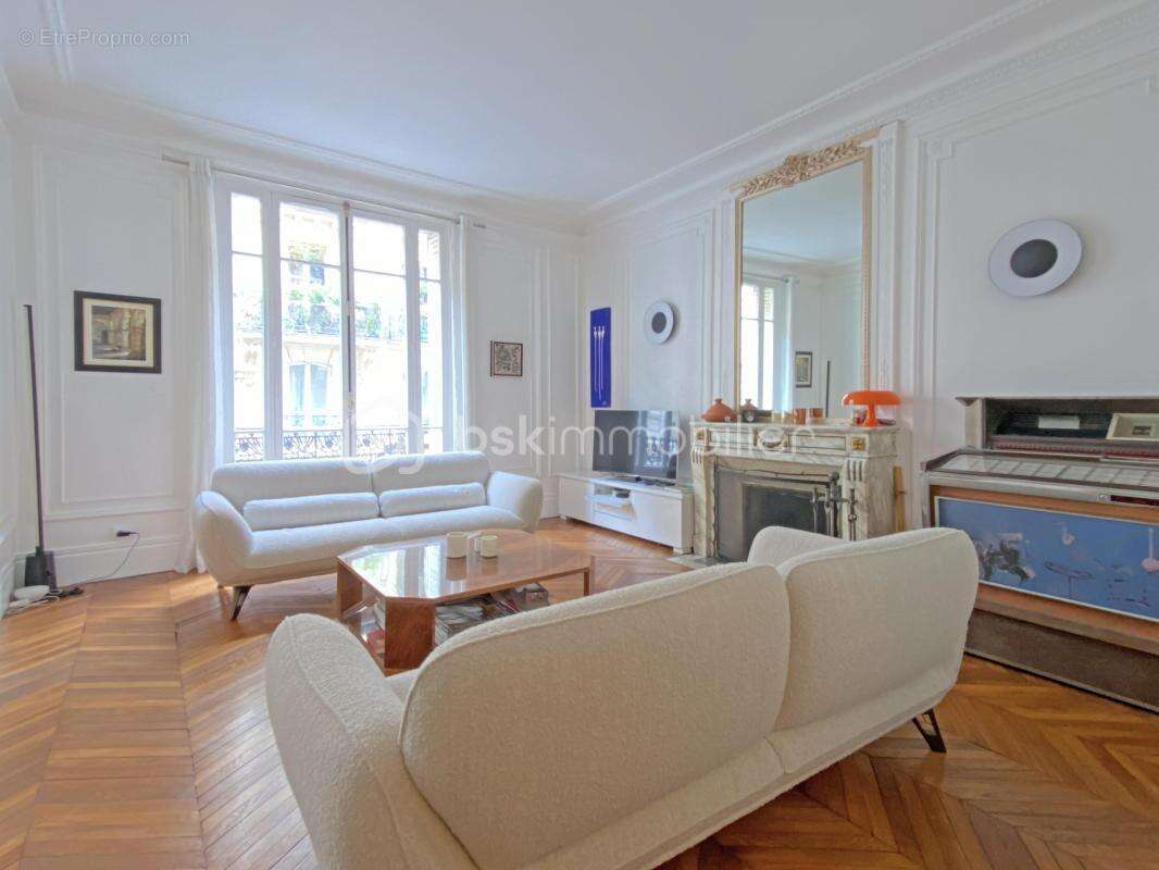 Appartement à PARIS-17E