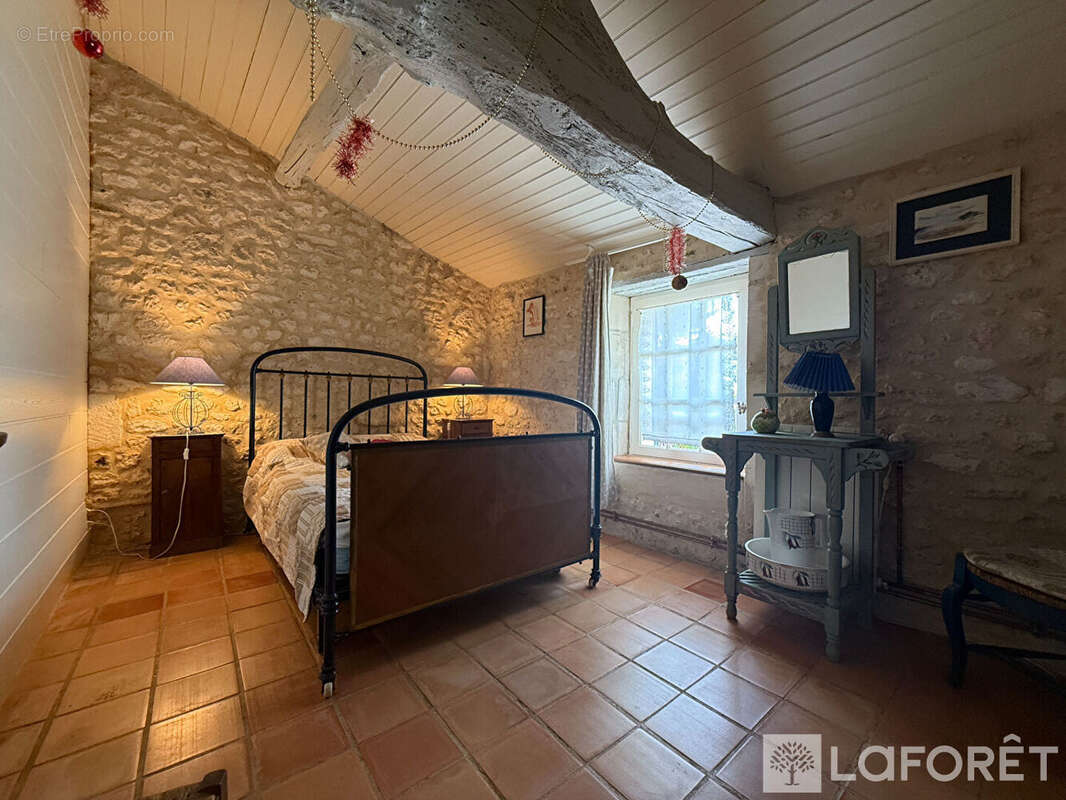 Exclusivité laforet  - maison de caractère - 4 chambres - grand terrain - proche saintes - photo 9