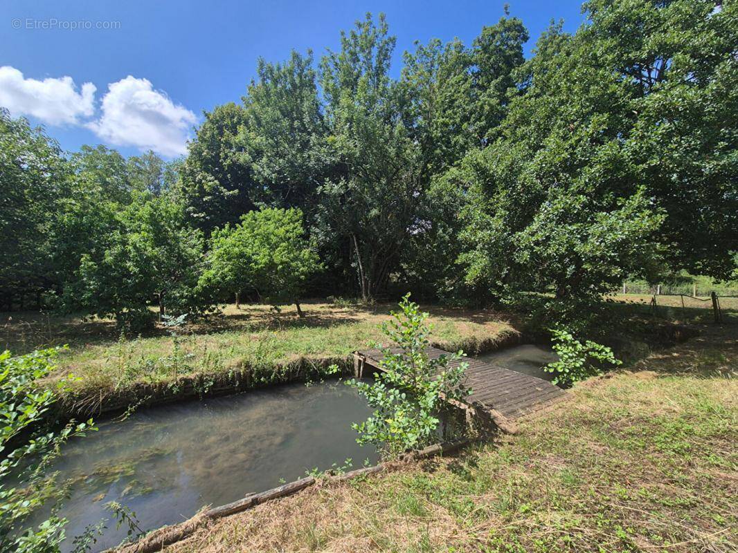 Maison à LA CHAPELLE-VENDOMOISE