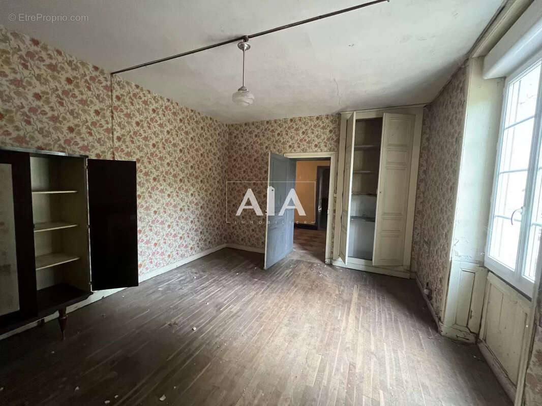 Charmante propriété à rénover avec dépendances - photo 9
