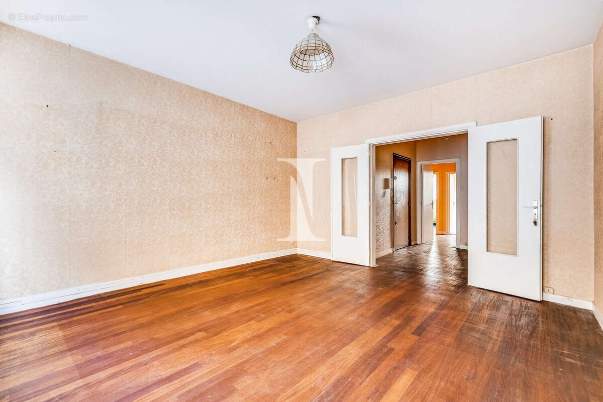 Appartement à PARIS-17E