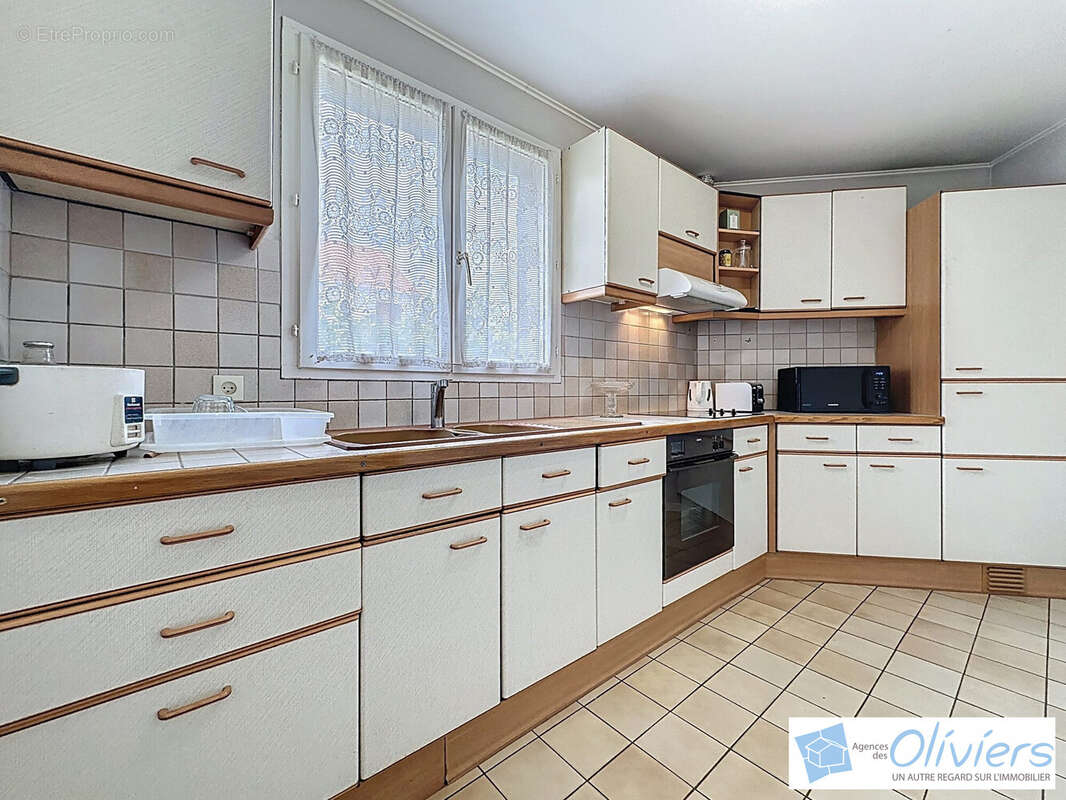 Maison à VOISINS-LE-BRETONNEUX