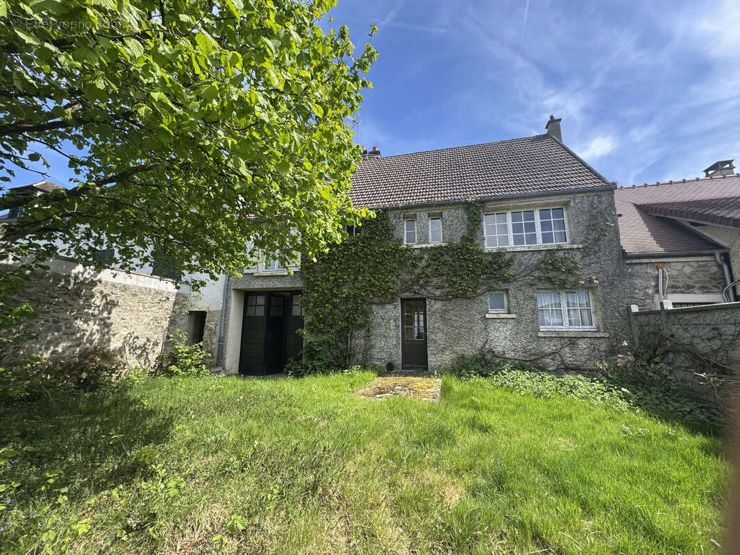Maison à VER-SUR-LAUNETTE