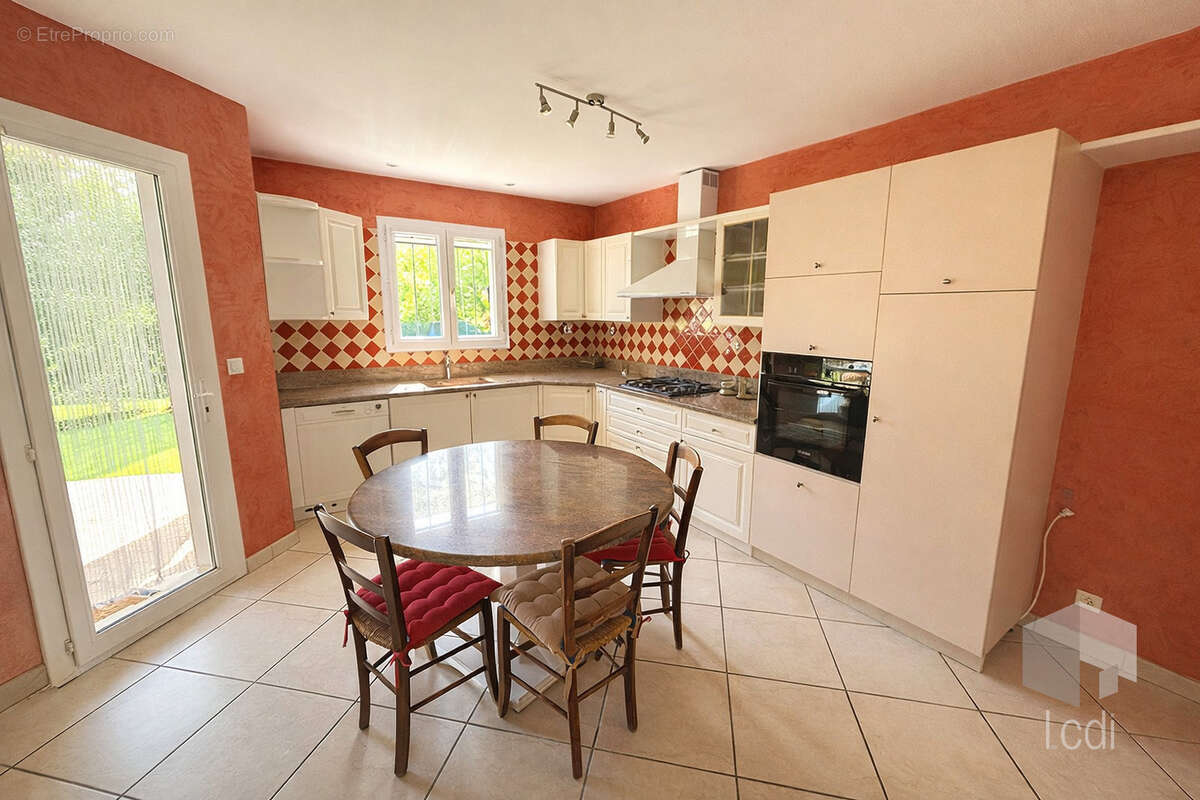 Maison à MONTELIMAR