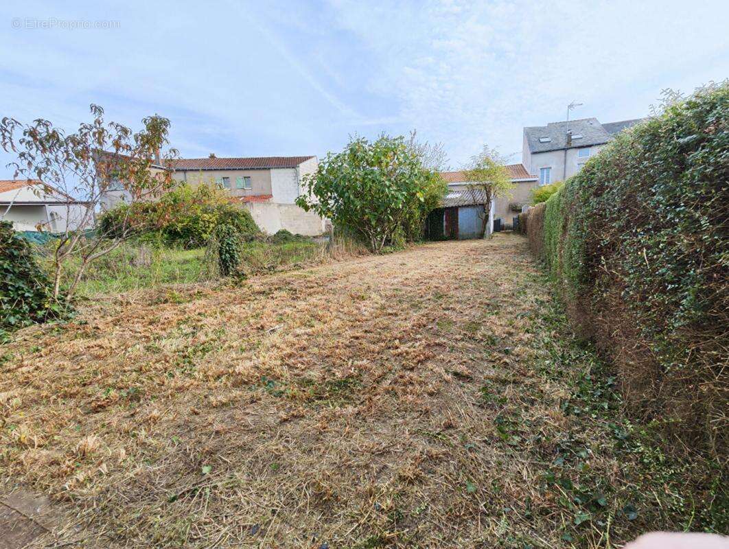 Maison à SAINT-QUENTIN-EN-MAUGES