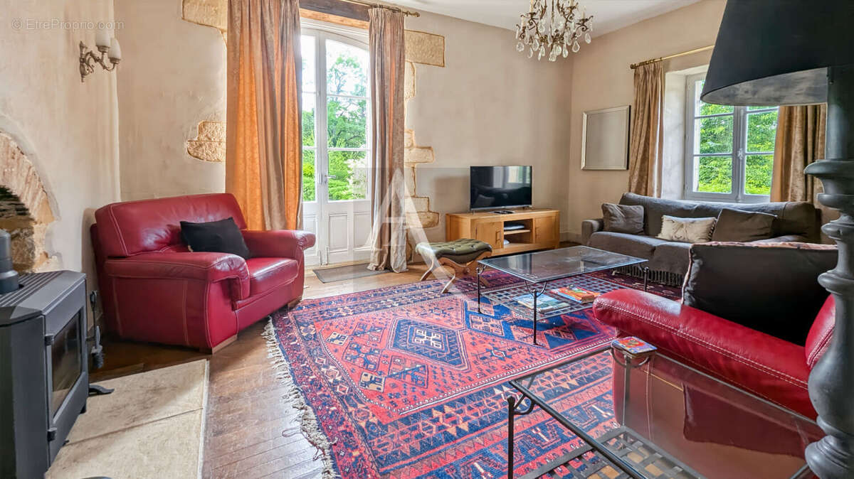 Maison à SAINT-FRONT-SUR-LEMANCE