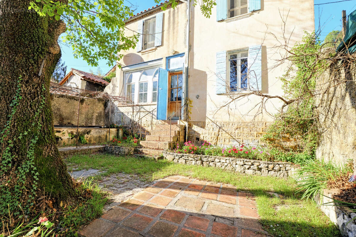 Maison à SOLLIES-TOUCAS