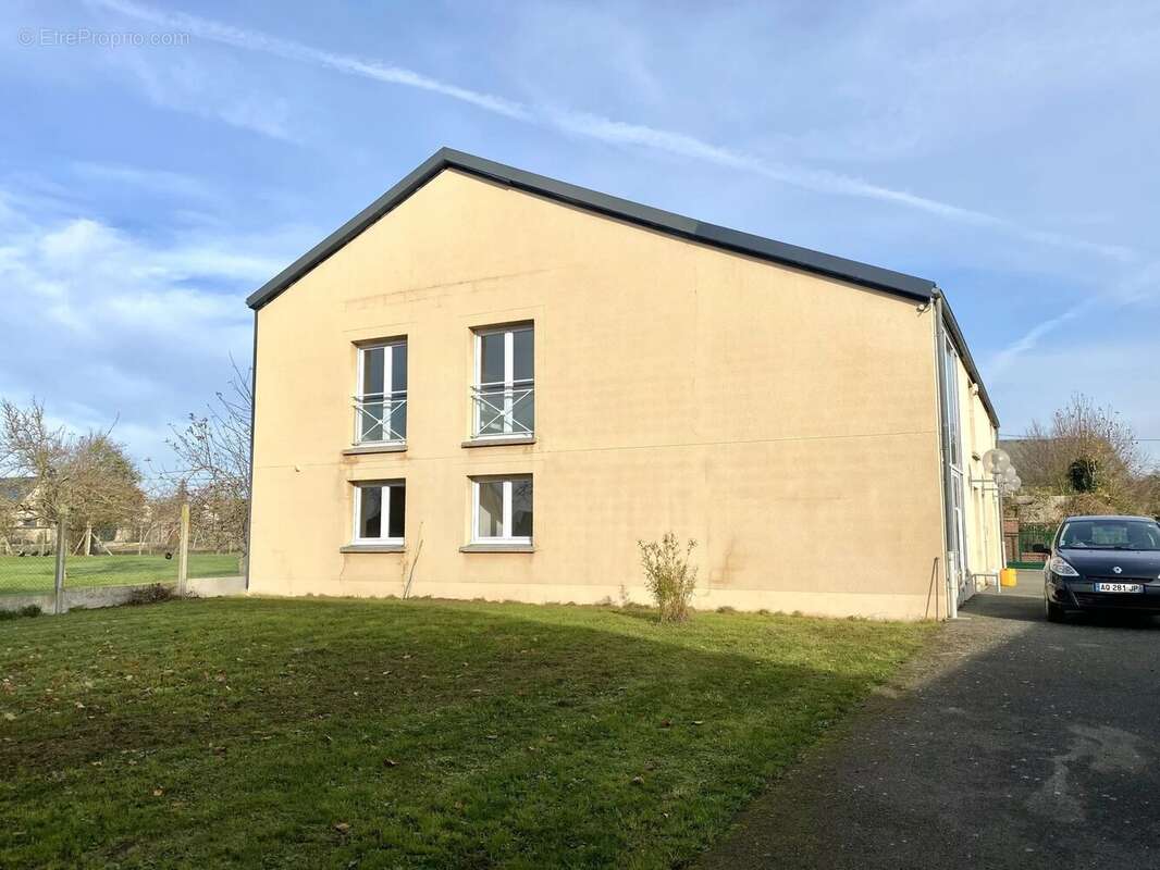 Local professionnel de 380 m2 avec Terrain et Parking - photo 15