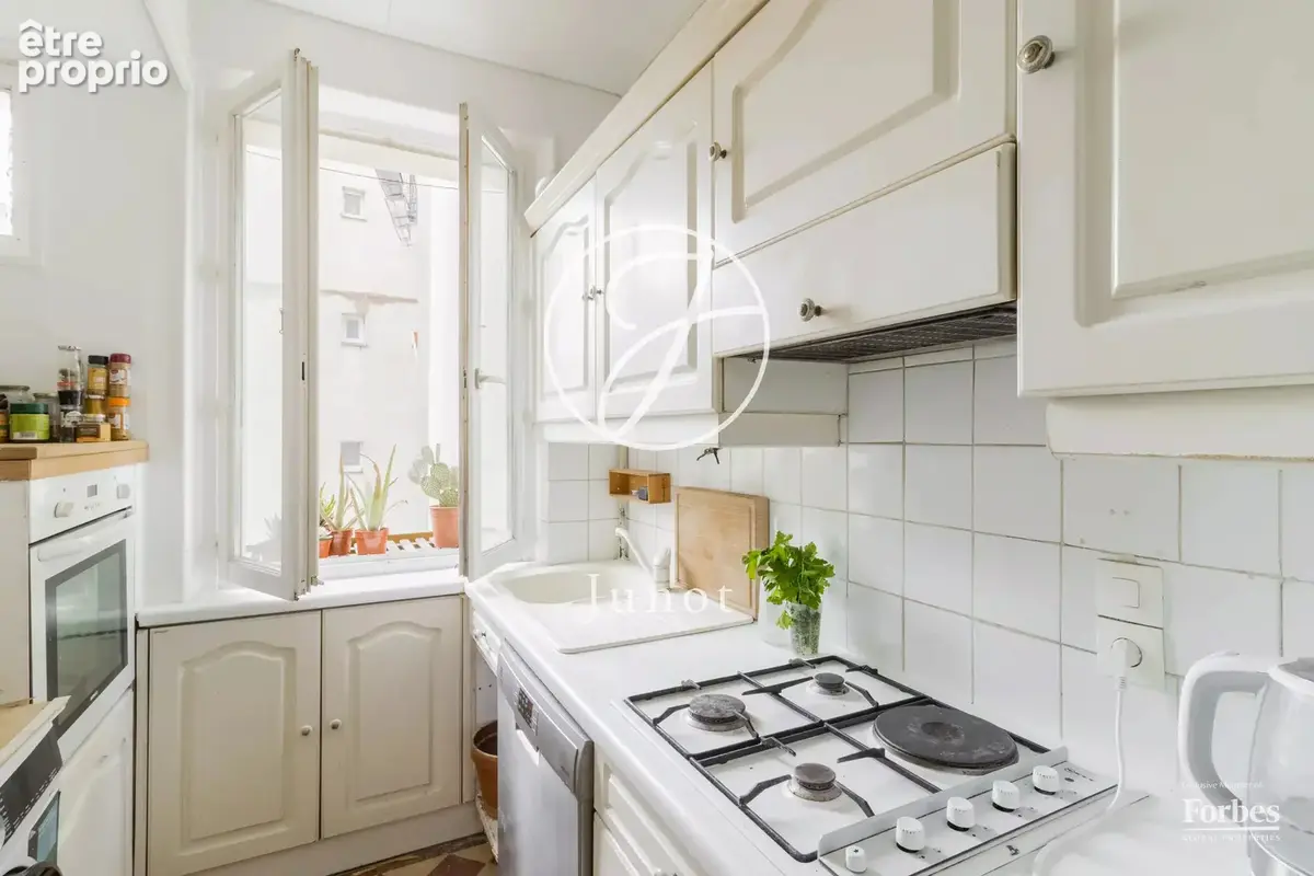 Paris 18ème - MONTMARTRE / HAUT LEPIC - Appartement - 3 pièces - 49,41m² Carrez - 53,52m² au sol - Balcon 2m² - photo 19