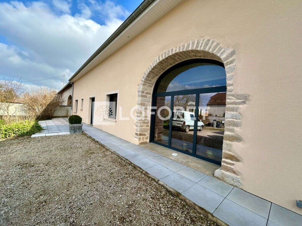 Maison à MONTMIREY-LE-CHATEAU