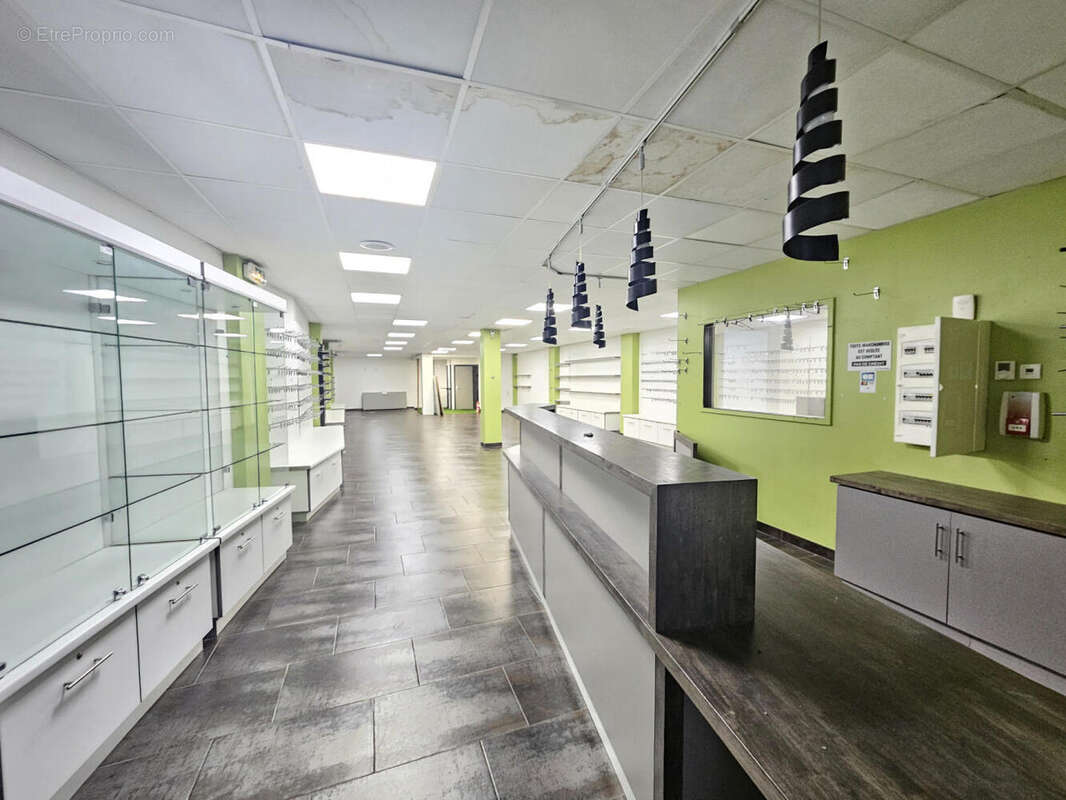 20251208_151056 - Commerce à REMIREMONT